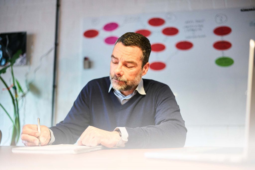 Matthias Henrichsen-Schrembs analysiert, bewertet und optimiert Konzepte für soziale Einrichtungen